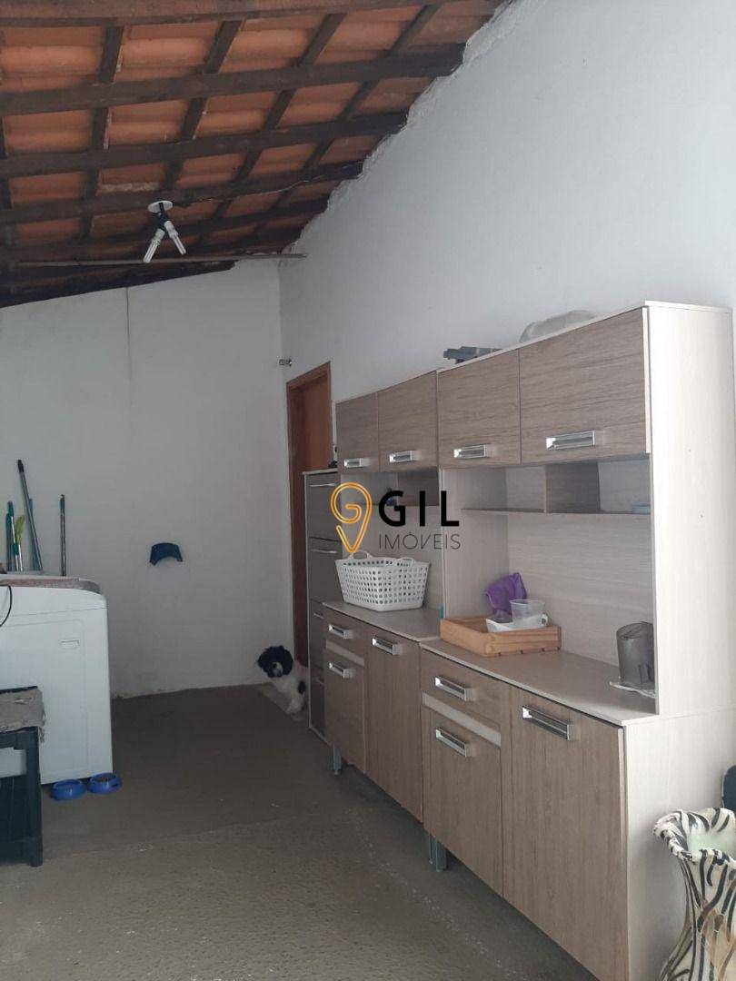 Casa à venda com 2 quartos, 100m² - Foto 2