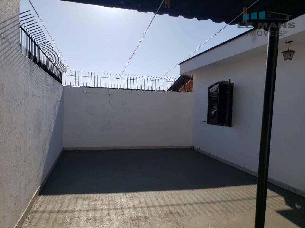 Casa à venda com 3 quartos, 211m² - Foto 25