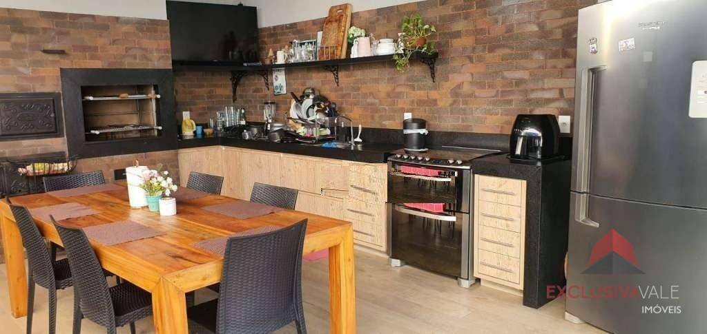 Casa de Condomínio à venda com 4 quartos, 270m² - Foto 2