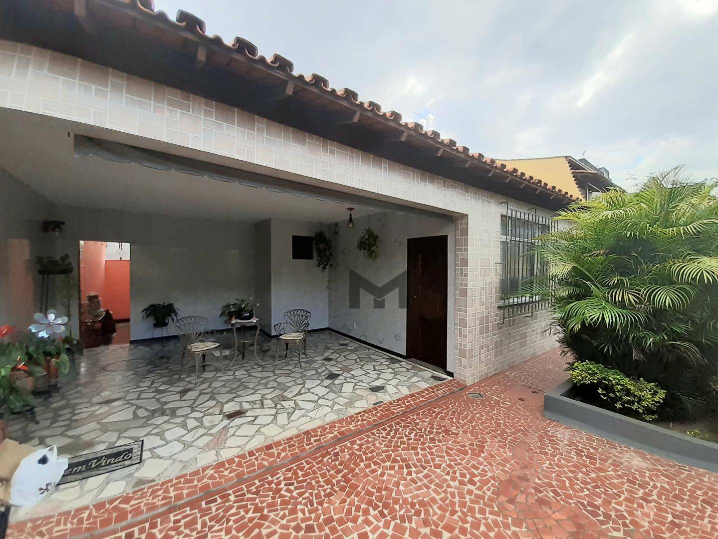 Casa à venda com 3 quartos, 300m² - Foto 2