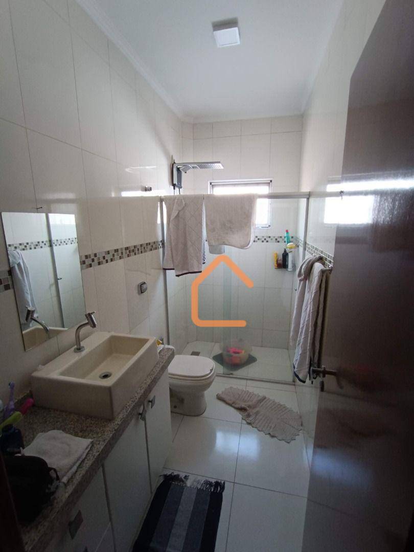 Apartamento para alugar com 3 quartos, 150m² - Foto 16