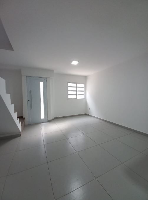 Casa de Condomínio para alugar com 3 quartos, 75m² - Foto 1