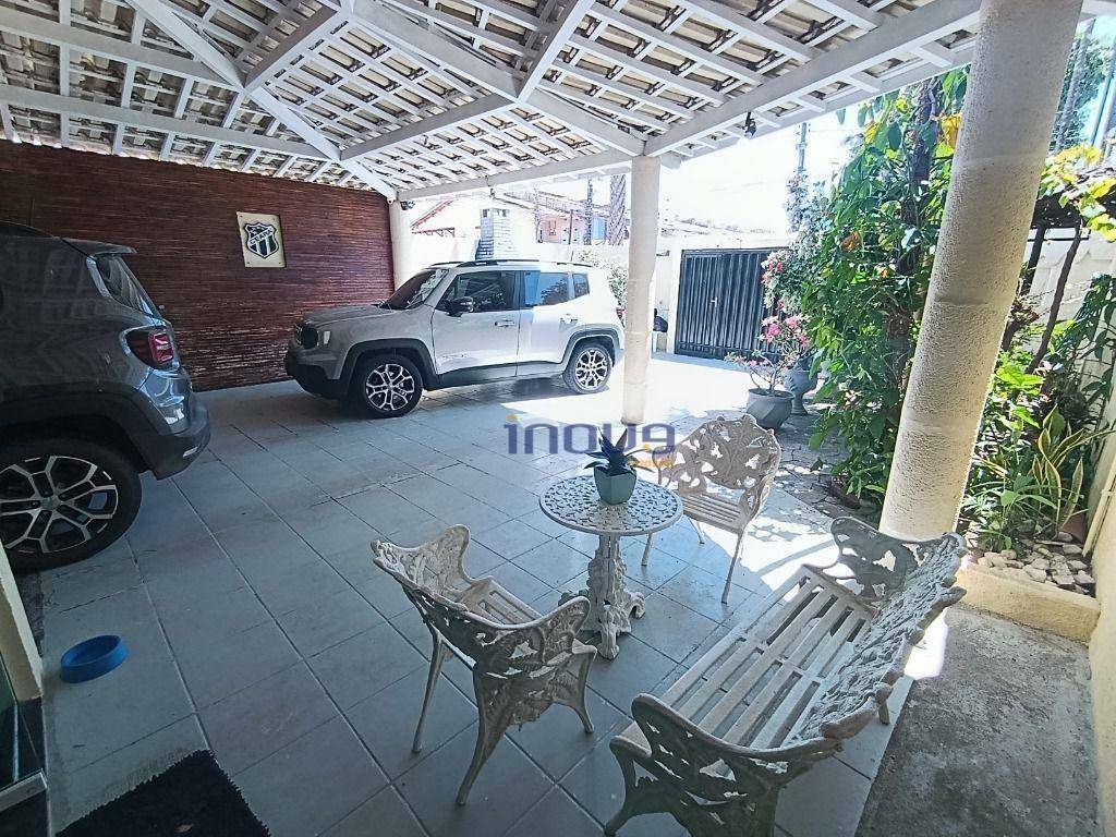 Casa à venda com 4 quartos, 240m² - Foto 3