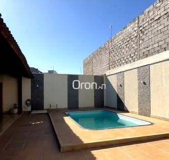 Casa à venda com 3 quartos, 224m² - Foto 1