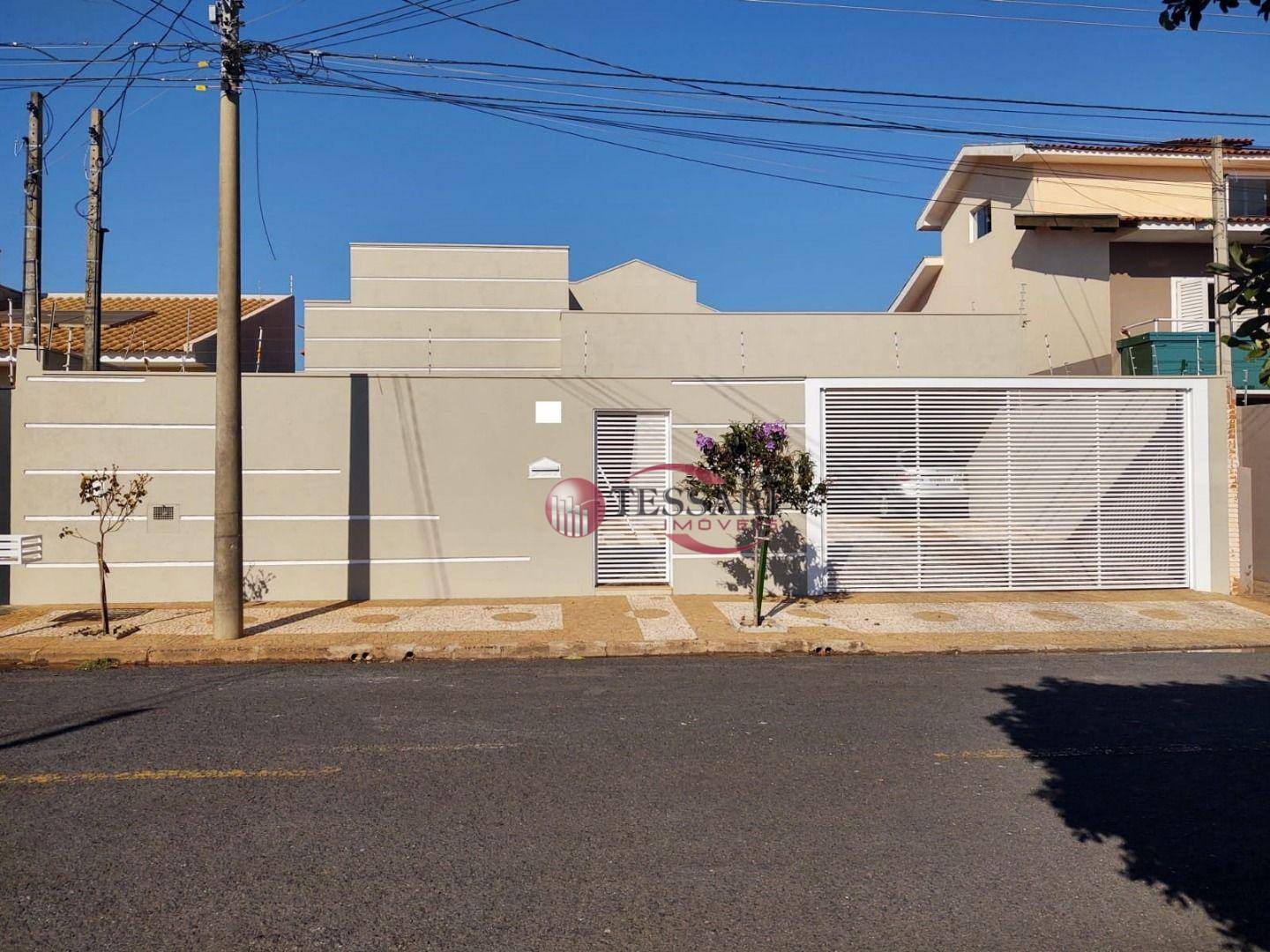 Casa à venda com 3 quartos, 230m² - Foto 1