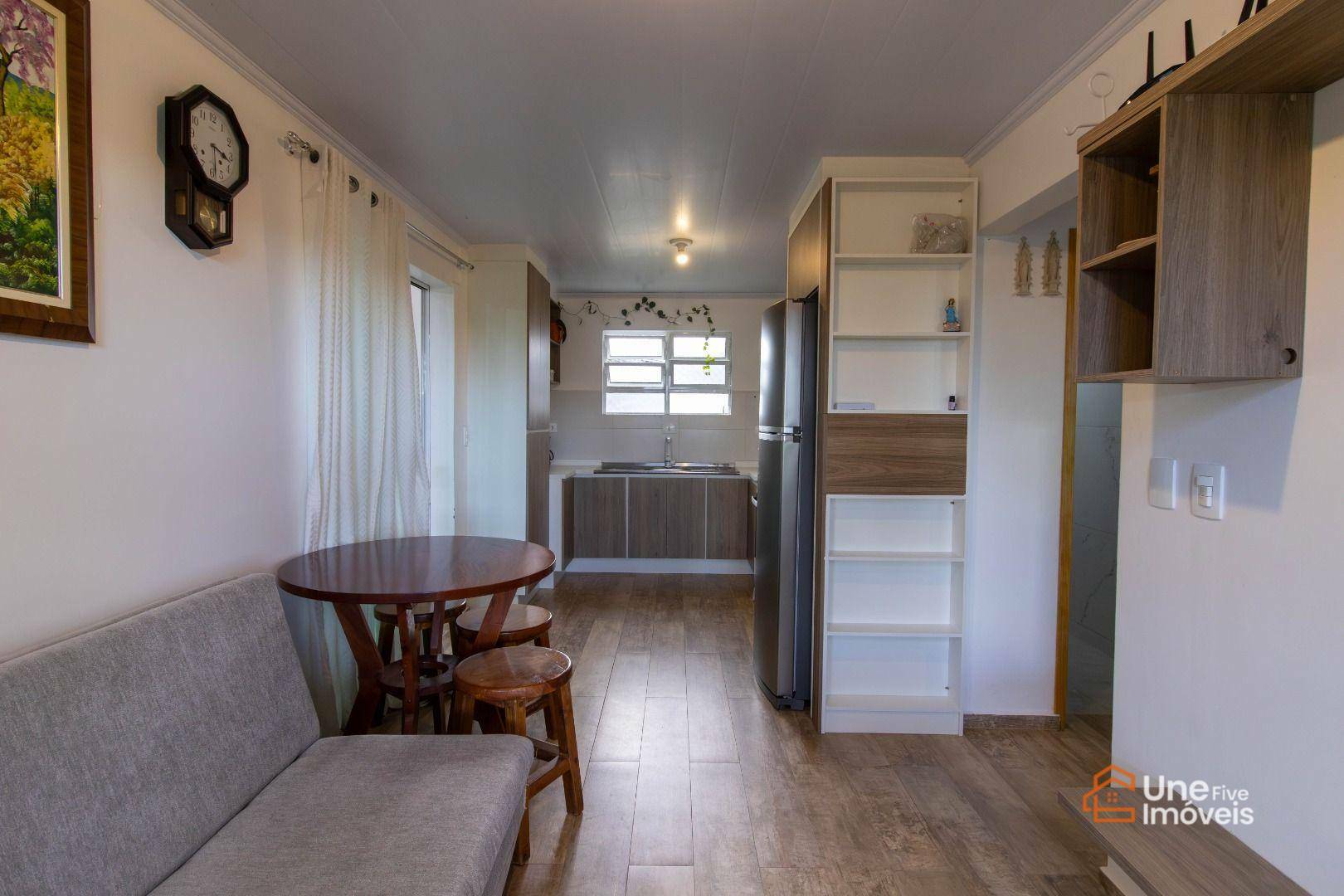 Casa à venda com 2 quartos, 70m² - Foto 4