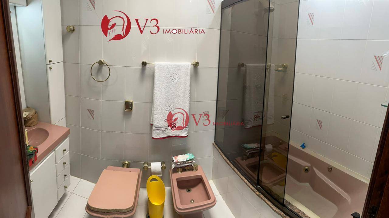 Casa à venda com 4 quartos, 330m² - Foto 11