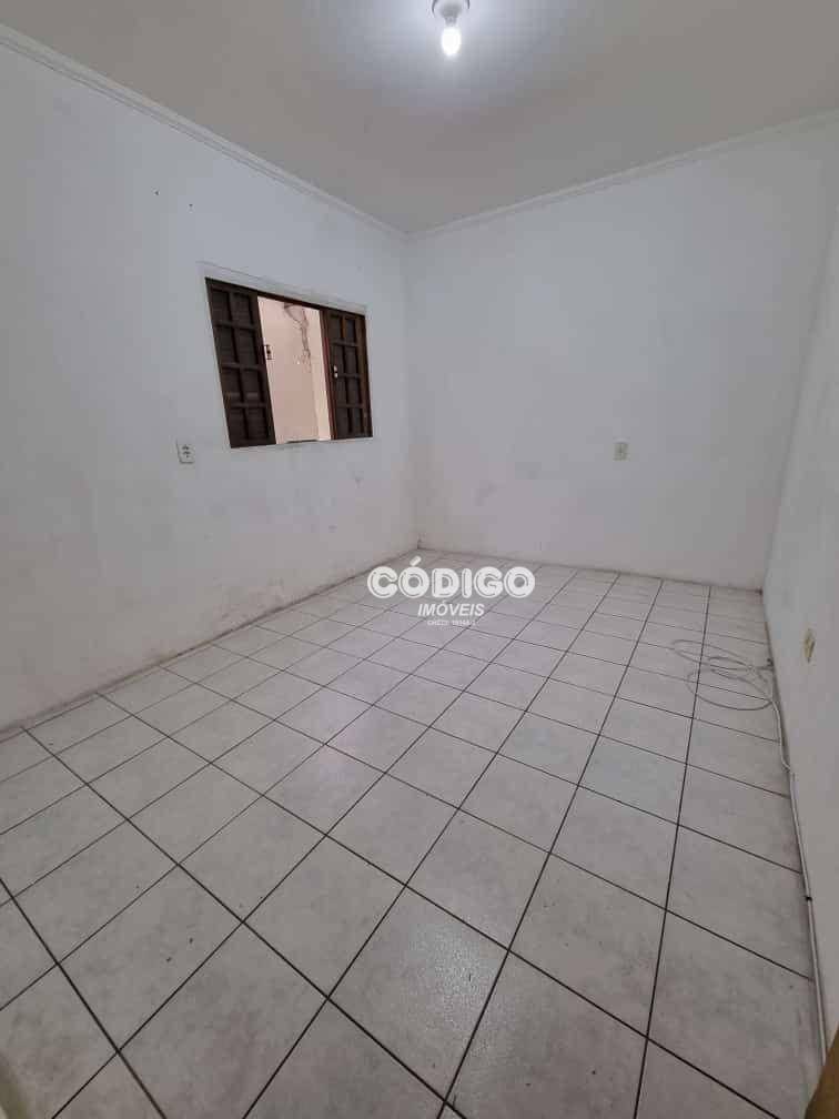 Casa para alugar com 2 quartos, 80m² - Foto 3