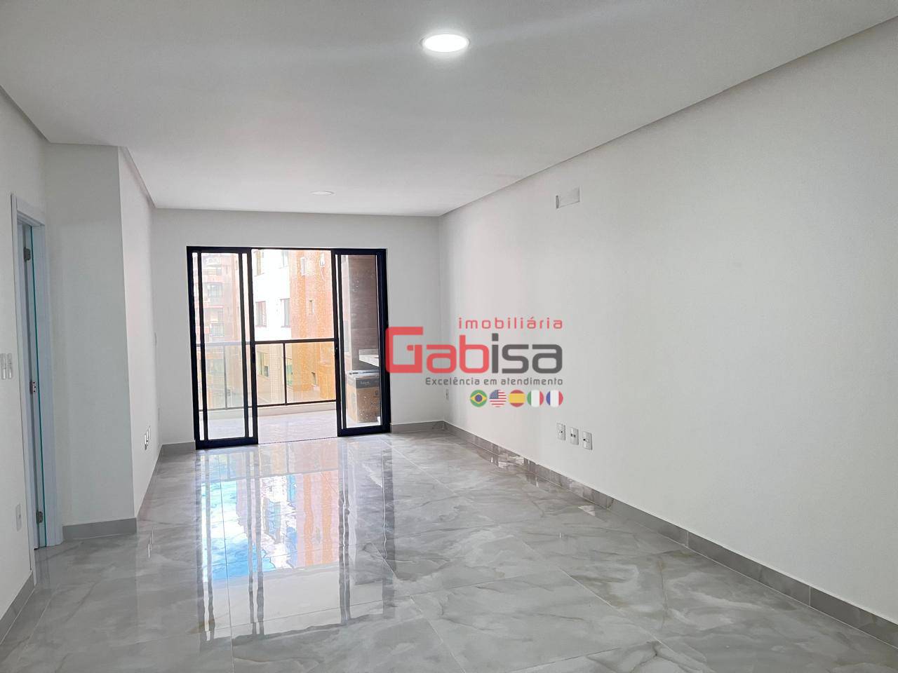 Apartamento para alugar com 4 quartos, 160m² - Foto 1