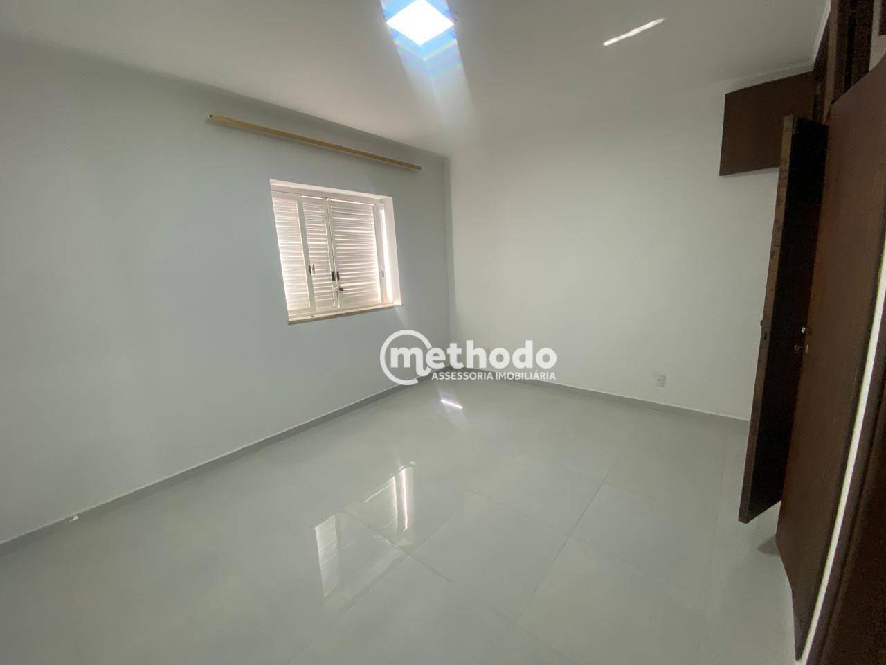 Casa para alugar com 4 quartos, 244m² - Foto 8