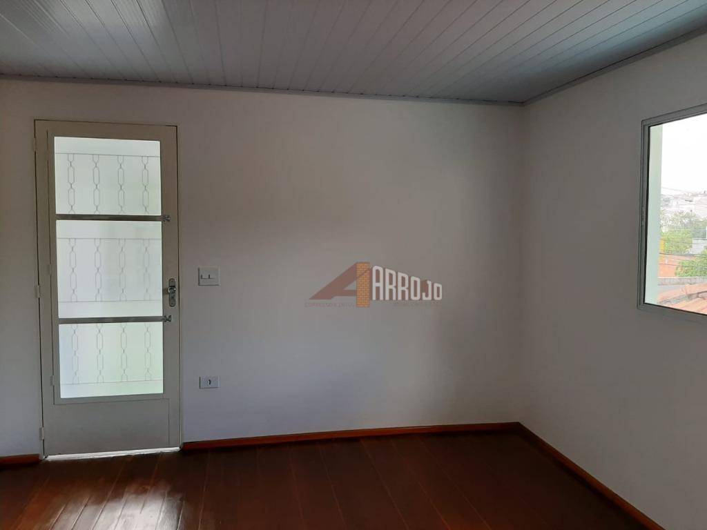 Casa à venda com 4 quartos, 120m² - Foto 2