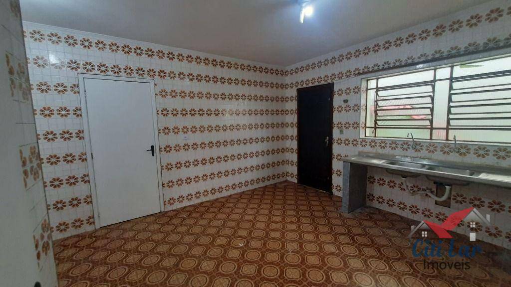 Casa para alugar com 3 quartos, 180m² - Foto 2