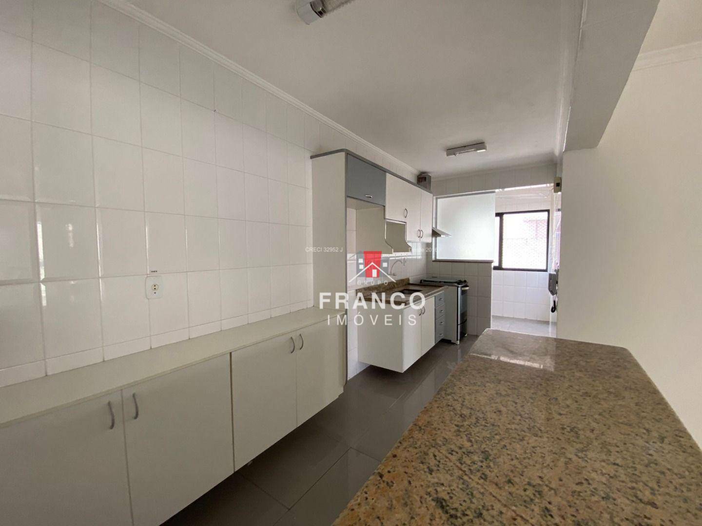 Apartamento à venda com 2 quartos, 75m² - Foto 11