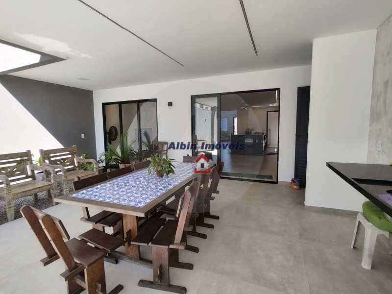 Casa à venda com 4 quartos, 300m² - Foto 5