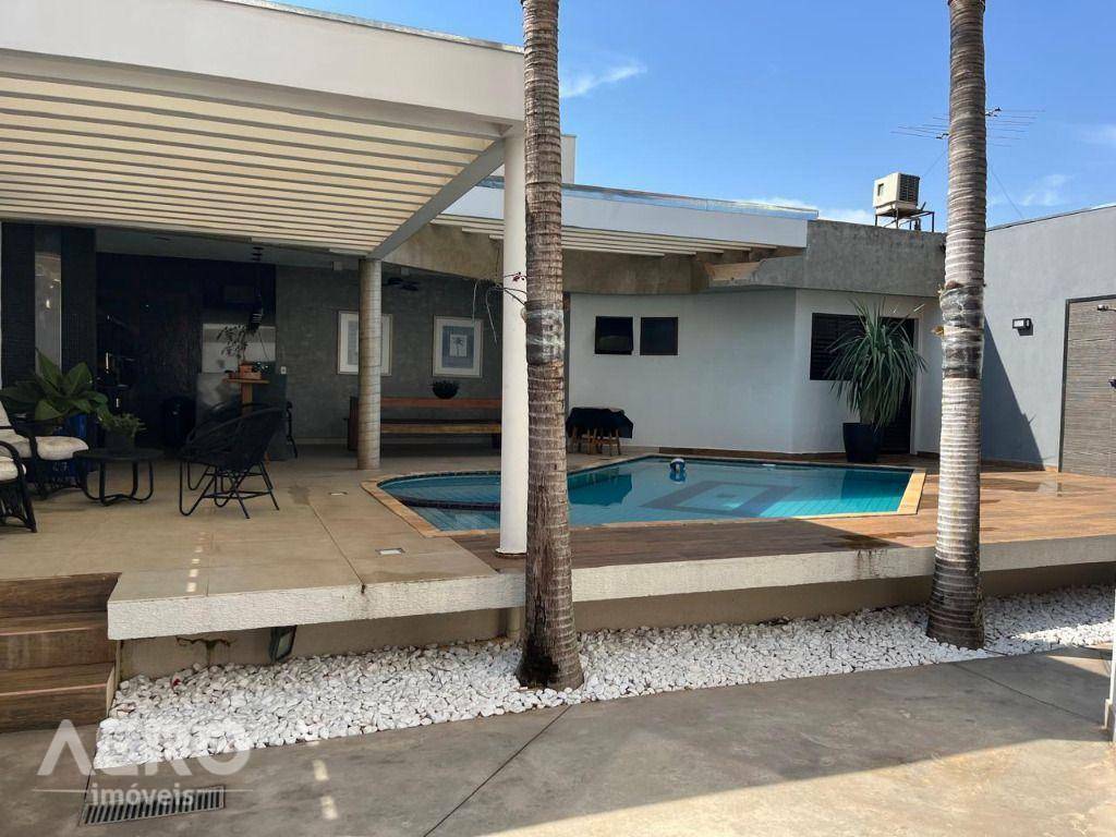 Casa de Condomínio à venda com 3 quartos, 338m² - Foto 2