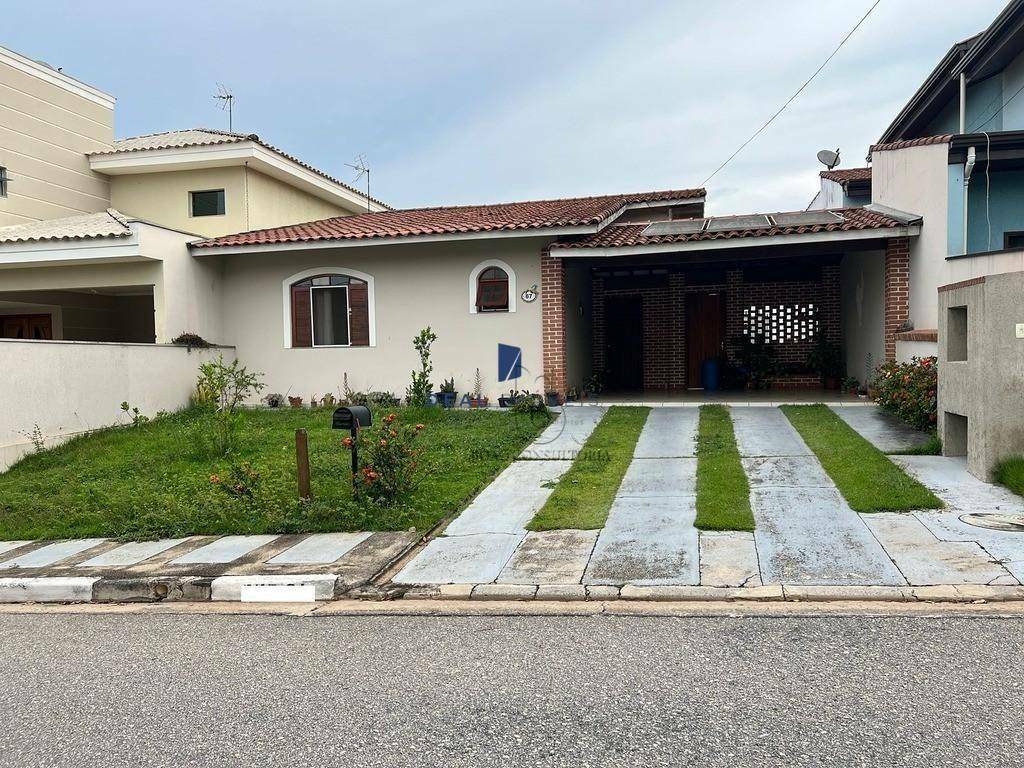 Casa de Condomínio à venda com 3 quartos, 360m² - Foto 1