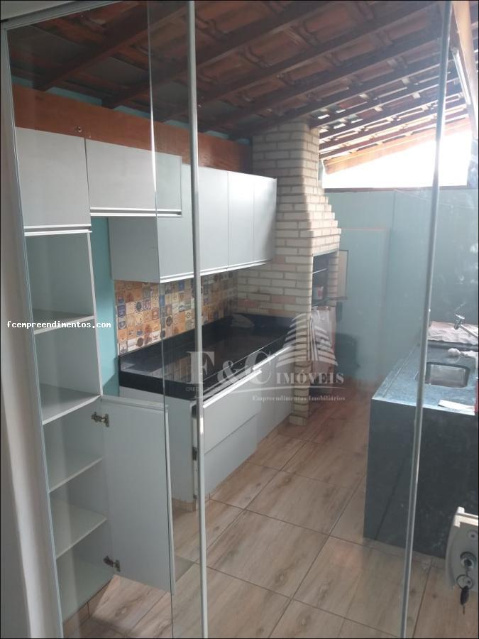 Casa à venda com 4 quartos, 262m² - Foto 1