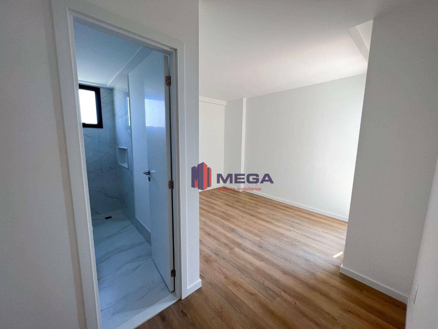 Apartamento à venda com 3 quartos, 135m² - Foto 4