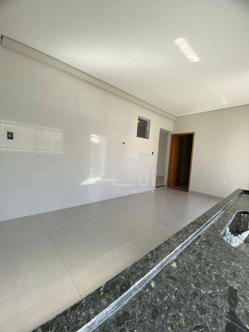 Casa à venda com 4 quartos, 150m² - Foto 4