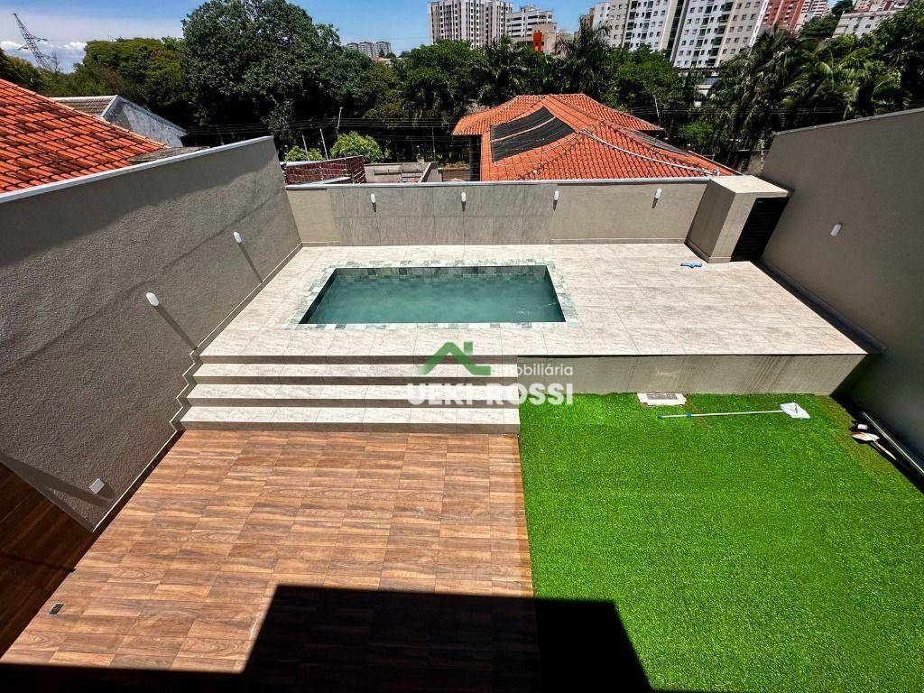 Casa à venda com 3 quartos, 220m² - Foto 1