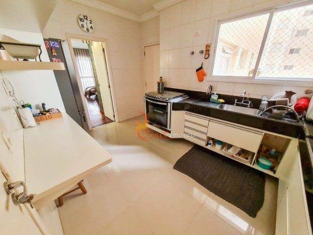 Apartamento à venda com 3 quartos, 156m² - Foto 4