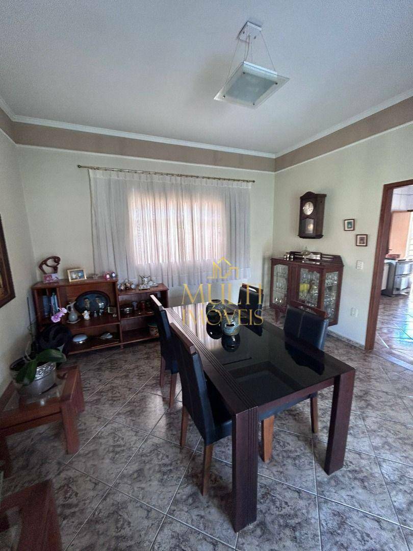 Casa à venda com 3 quartos, 220m² - Foto 14