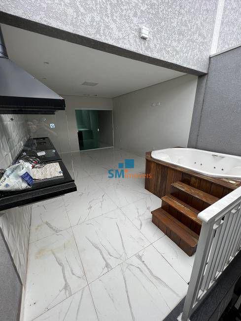 Sobrado à venda com 3 quartos, 218m² - Foto 1