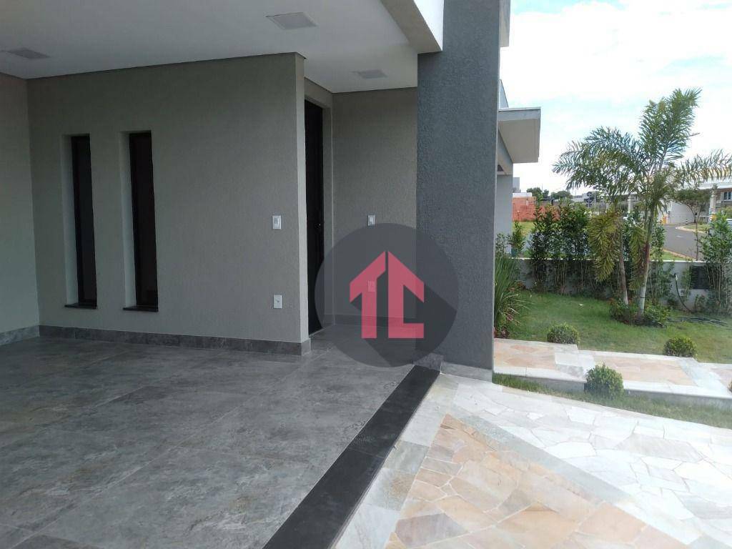 Casa de Condomínio à venda com 4 quartos, 242m² - Foto 3