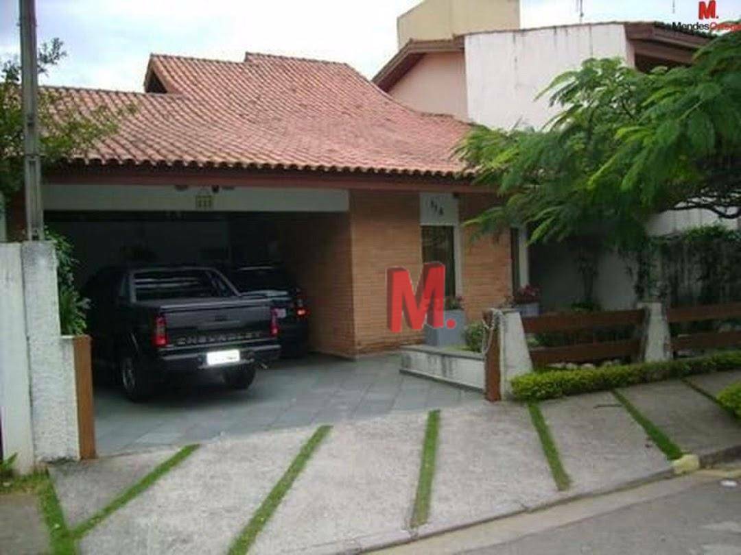 Casa à venda com 4 quartos, 300m² - Foto 1