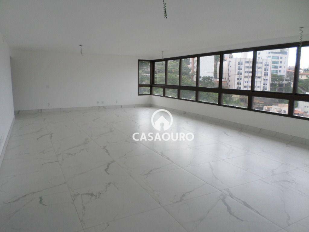 Apartamento à venda com 4 quartos, 186m² - Foto 1