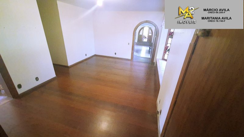 Casa à venda com 5 quartos, 2200m² - Foto 25