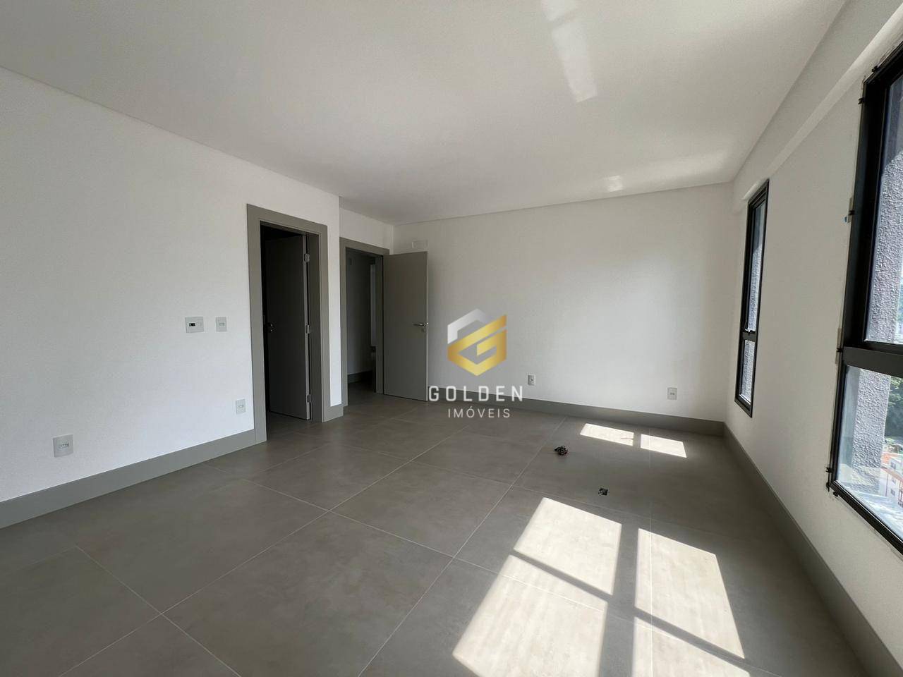 Apartamento à venda com 3 quartos, 249m² - Foto 11