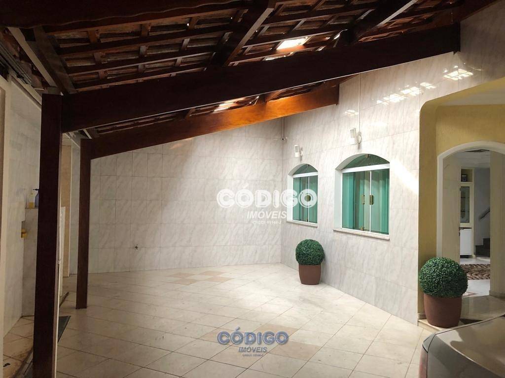 Sobrado à venda com 4 quartos, 350m² - Foto 1