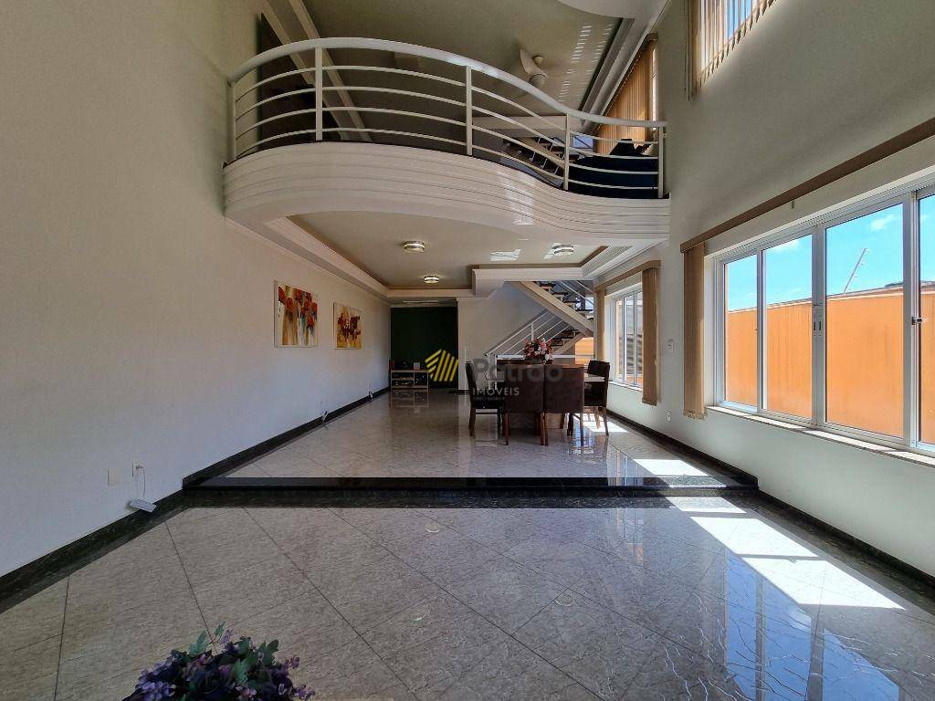 Sobrado à venda com 3 quartos, 550m² - Foto 2