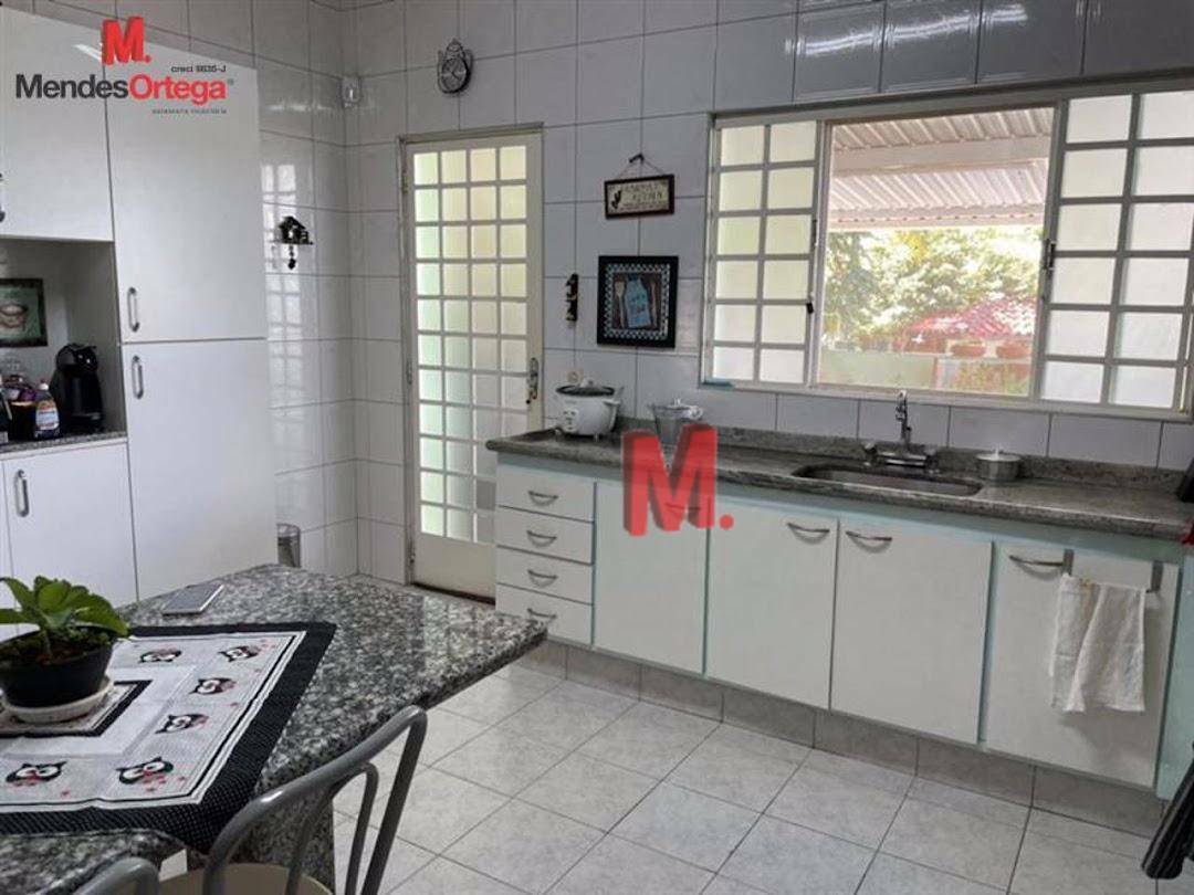 Chácara à venda com 4 quartos, 270m² - Foto 3