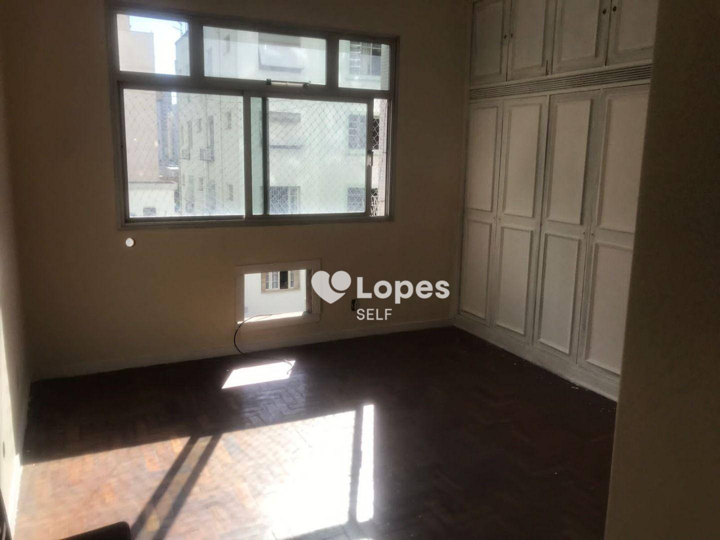 Apartamento à venda com 3 quartos, 135m² - Foto 4