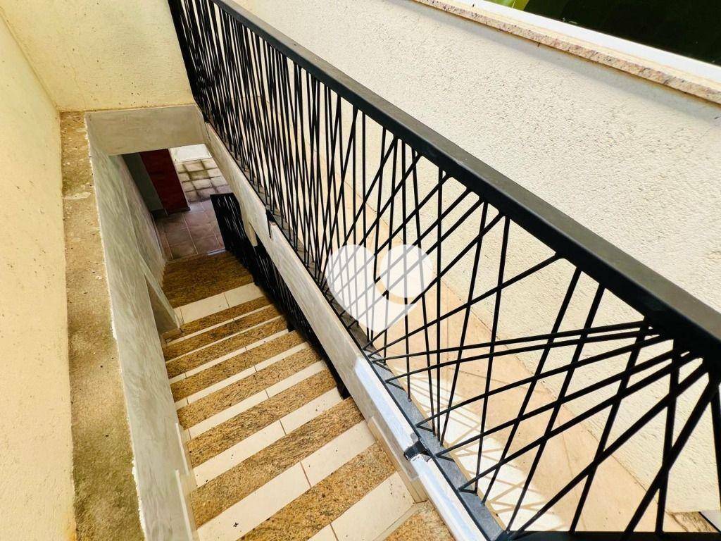 Casa de Condomínio para alugar com 4 quartos, 180m² - Foto 11