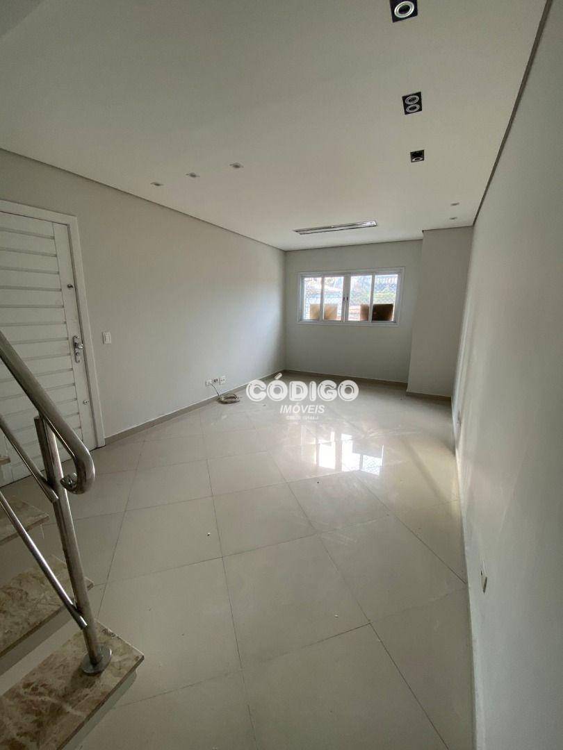 Sobrado para alugar com 3 quartos, 110m² - Foto 1