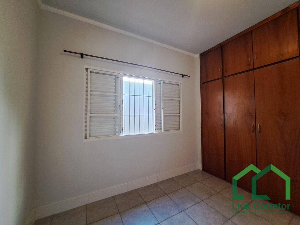 Casa de Condomínio para alugar com 3 quartos, 325m² - Foto 13