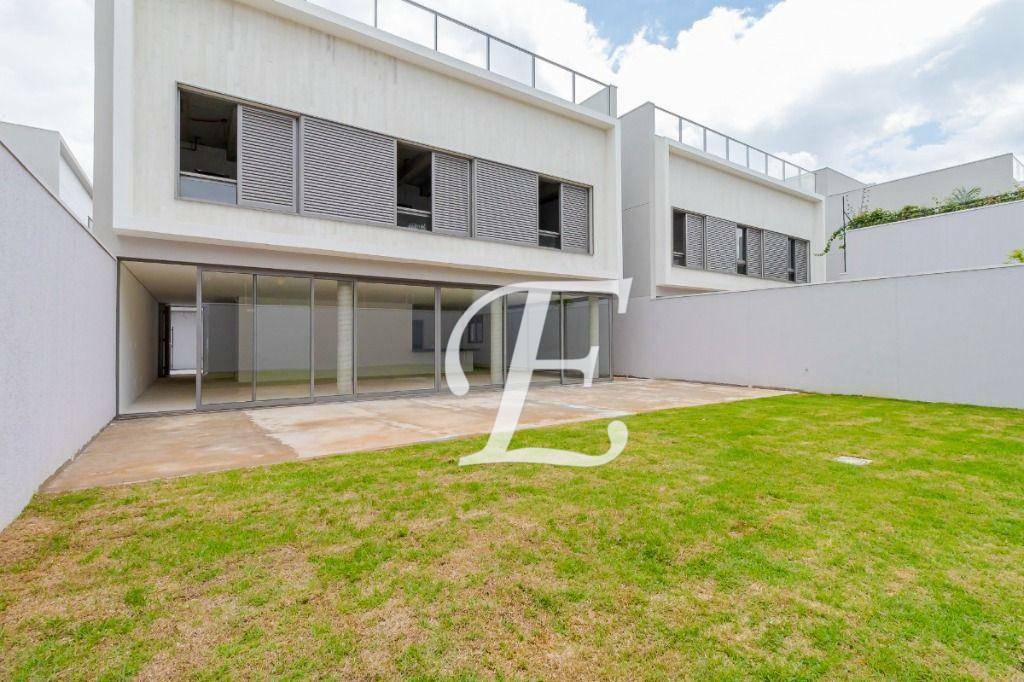 Casa à venda com 4 quartos, 600m² - Foto 1