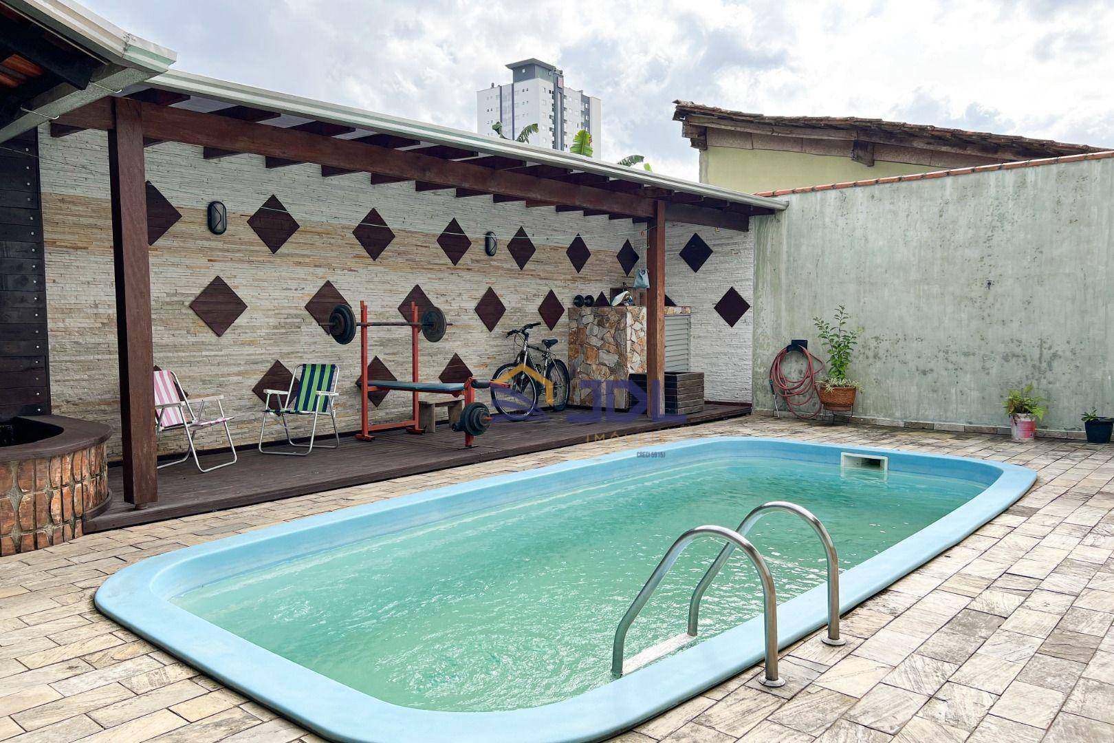 Casa à venda com 3 quartos, 300M2 - Foto 1