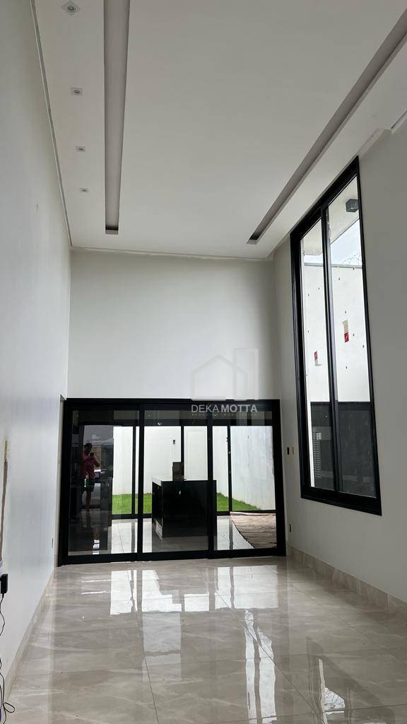 Casa de Condomínio à venda com 3 quartos, 250m² - Foto 2