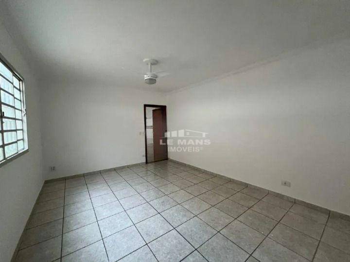 Casa para alugar com 3 quartos, 100m² - Foto 3