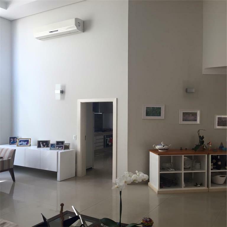 Casa de Condomínio à venda com 4 quartos, 330m² - Foto 2