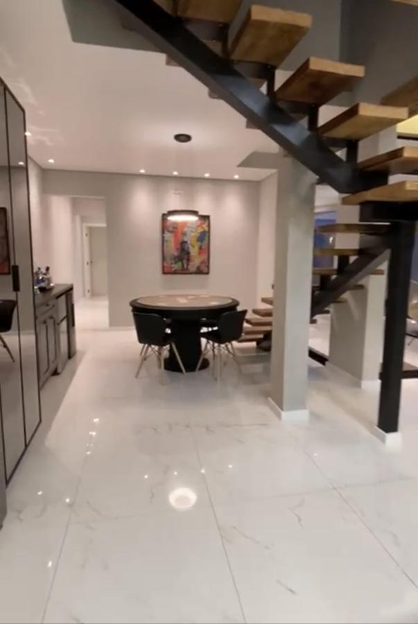 Casa à venda com 5 quartos, 305m² - Foto 10