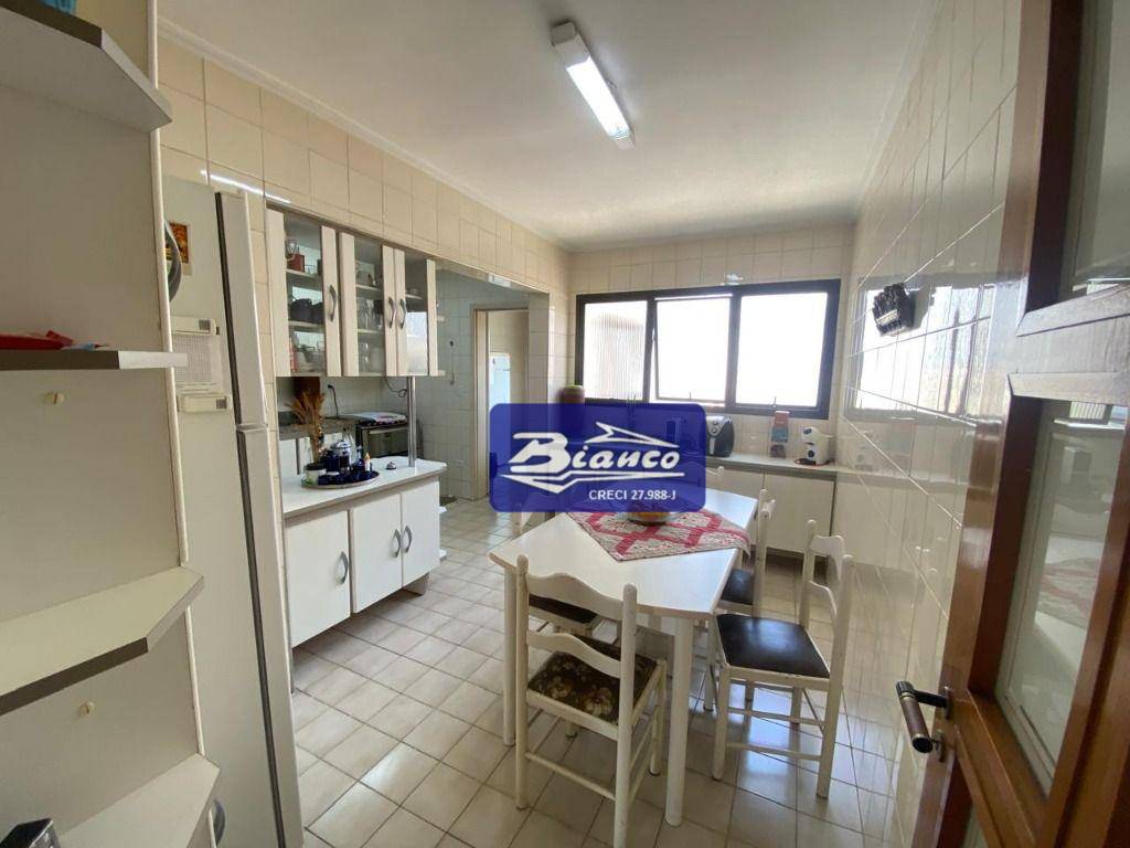 Apartamento à venda com 4 quartos, 168m² - Foto 17