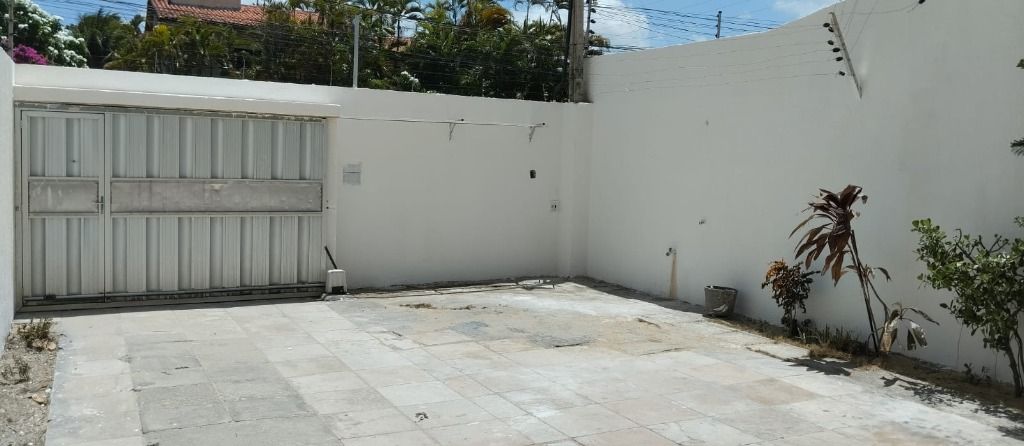 Casa à venda com 3 quartos, 350m² - Foto 2