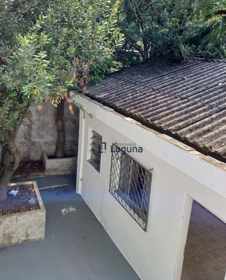 Casa para alugar com 3 quartos, 220m² - Foto 1