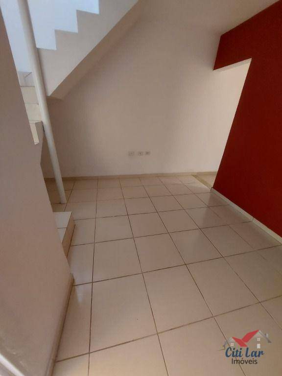 Sobrado para alugar com 2 quartos, 63m² - Foto 3