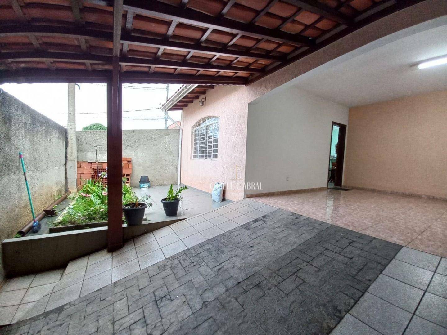 Casa à venda com 3 quartos, 140m² - Foto 1